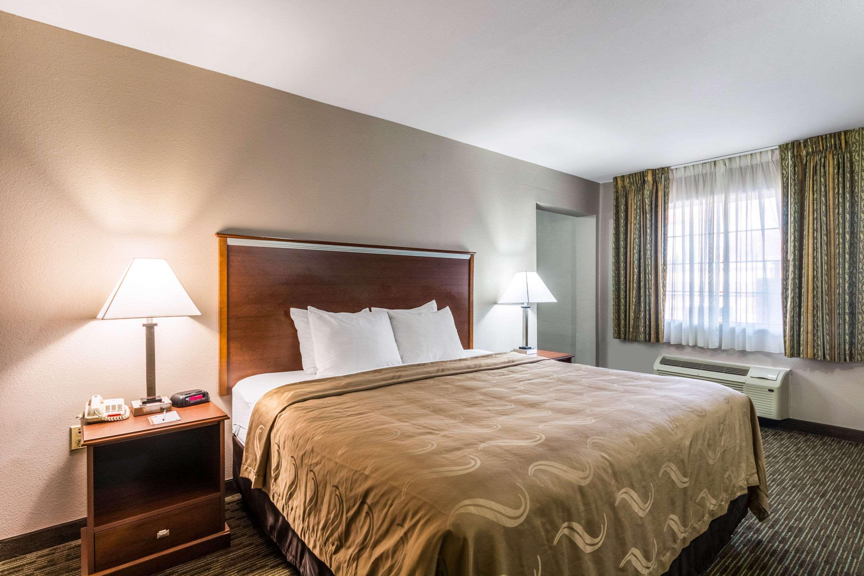 Inn Quality University Near Downtown 2*